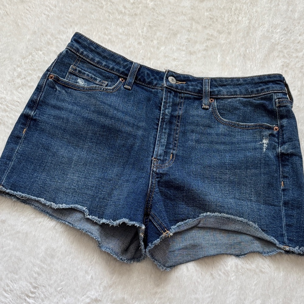 Old Navy Denim Blue Women's Shorts NWOT never worn size 12 - Picture 1 of 8
